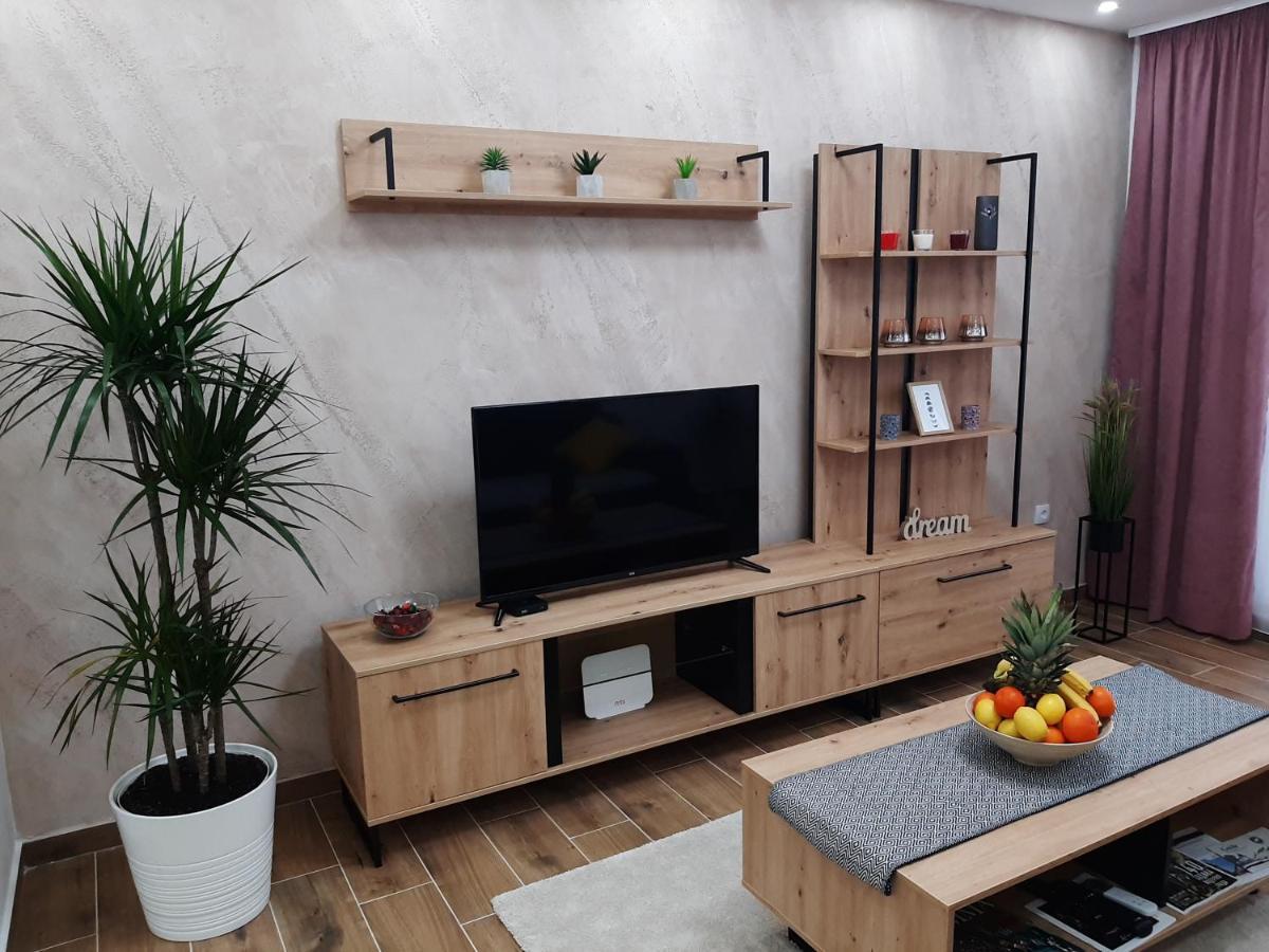 Apartman Kristal Sremska Mitrovica Exterior foto